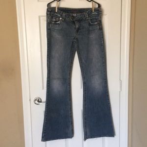 WOMANS BUCKLE SILVER TUESDAY 22 JEANS SZ 31/35